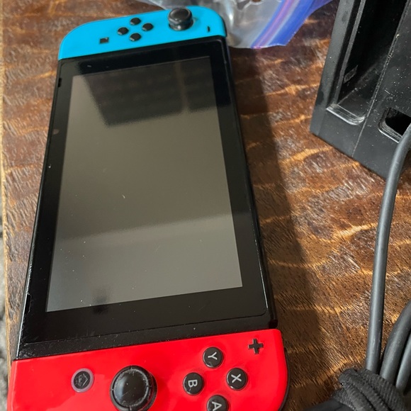 Nintendo - Switch 32GB Console - Neon Red/Neon Blue Joy-Con - Picture 9 of 10